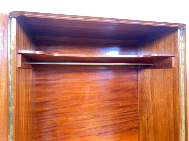 WMK I Besonders schöner heller 30er Jahre Art Deco Kleiderschrank aus vollem Holz I zweitüriger Schrank Wäscheschrank Schlafzimmerschrank Wardrobe Mid-Century Vintage Berlin Hessen Schwerin München