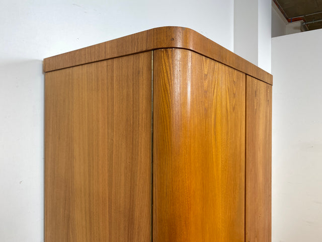 WMK I Besonders schöner heller 30er Jahre Art Deco Kleiderschrank aus vollem Holz I zweitüriger Schrank Wäscheschrank Schlafzimmerschrank Wardrobe Mid-Century Vintage Berlin Hessen Schwerin München
