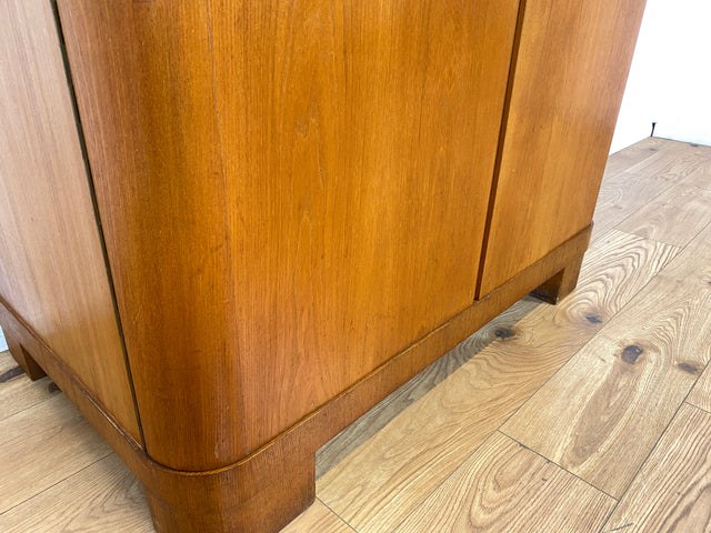 WMK I Besonders schöner heller 30er Jahre Art Deco Kleiderschrank aus vollem Holz I zweitüriger Schrank Wäscheschrank Schlafzimmerschrank Wardrobe Mid-Century Vintage Berlin Hessen Schwerin München