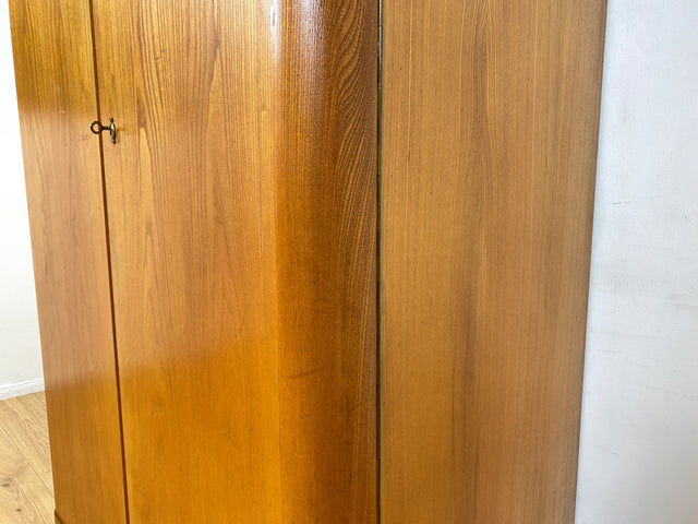 WMK I Besonders schöner heller 30er Jahre Art Deco Kleiderschrank aus vollem Holz I zweitüriger Schrank Wäscheschrank Schlafzimmerschrank Wardrobe Mid-Century Vintage Berlin Hessen Schwerin München