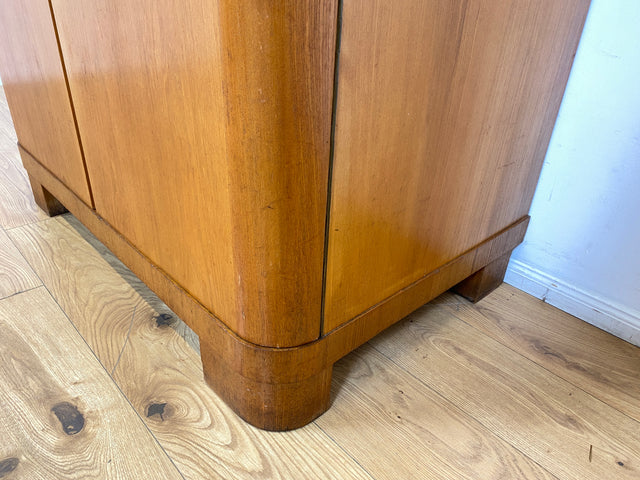 WMK I Besonders schöner heller 30er Jahre Art Deco Kleiderschrank aus vollem Holz I zweitüriger Schrank Wäscheschrank Schlafzimmerschrank Wardrobe Mid-Century Vintage Berlin Hessen Schwerin München