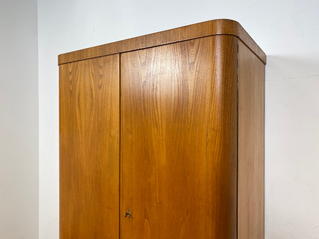WMK I Besonders schöner heller 30er Jahre Art Deco Kleiderschrank aus vollem Holz I zweitüriger Schrank Wäscheschrank Schlafzimmerschrank Wardrobe Mid-Century Vintage Berlin Hessen Schwerin München