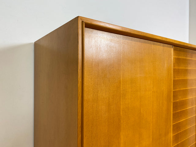 WMK Hochwertiger, stilvoller & sehr gut erhaltener heller 60er Jahre Mid-Century Kleiderschrank aus vollem Holz # Schrank Schlafzimmerschrank Flurschrank Garderobe Wäscheschrank Wardrobe Vintage 50er