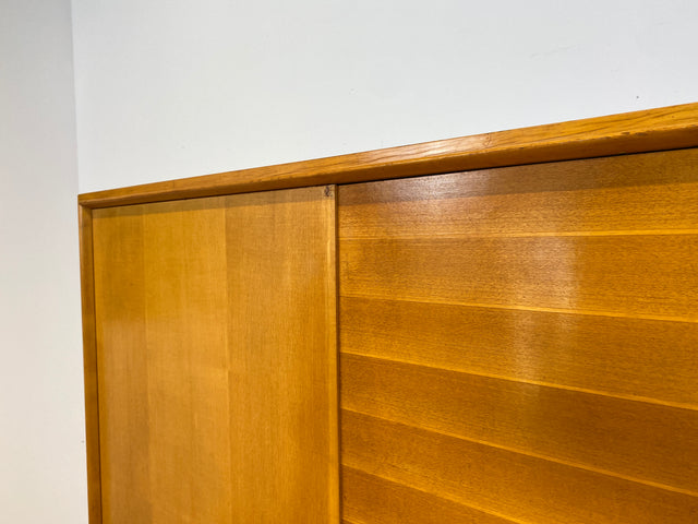 WMK Hochwertiger, stilvoller & sehr gut erhaltener heller 60er Jahre Mid-Century Kleiderschrank aus vollem Holz # Schrank Schlafzimmerschrank Flurschrank Garderobe Wäscheschrank Wardrobe Vintage 50er