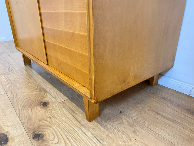 WMK Hochwertiger, stilvoller & sehr gut erhaltener heller 60er Jahre Mid-Century Kleiderschrank aus vollem Holz # Schrank Schlafzimmerschrank Flurschrank Garderobe Wäscheschrank Wardrobe Vintage 50er