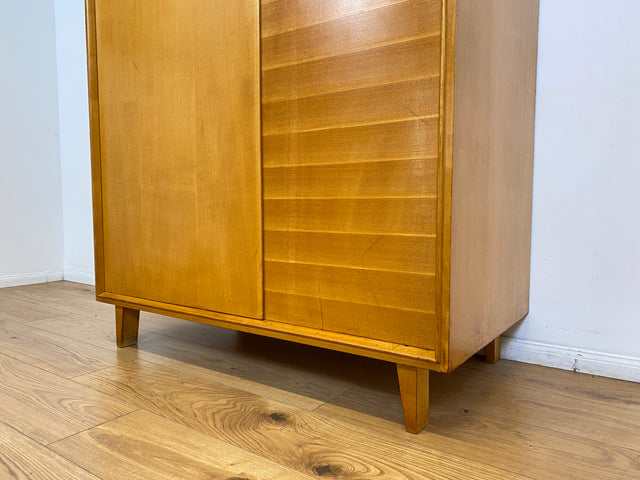WMK Hochwertiger, stilvoller & sehr gut erhaltener heller 60er Jahre Mid-Century Kleiderschrank aus vollem Holz # Schrank Schlafzimmerschrank Flurschrank Garderobe Wäscheschrank Wardrobe Vintage 50er