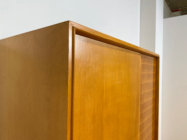 WMK Hochwertiger, stilvoller & sehr gut erhaltener heller 60er Jahre Mid-Century Kleiderschrank aus vollem Holz # Schrank Schlafzimmerschrank Flurschrank Garderobe Wäscheschrank Wardrobe Vintage 50er