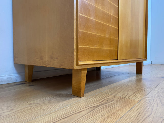 WMK Hochwertiger, stilvoller & sehr gut erhaltener heller 60er Jahre Mid-Century Kleiderschrank aus vollem Holz # Schrank Schlafzimmerschrank Flurschrank Garderobe Wäscheschrank Wardrobe Vintage 50er