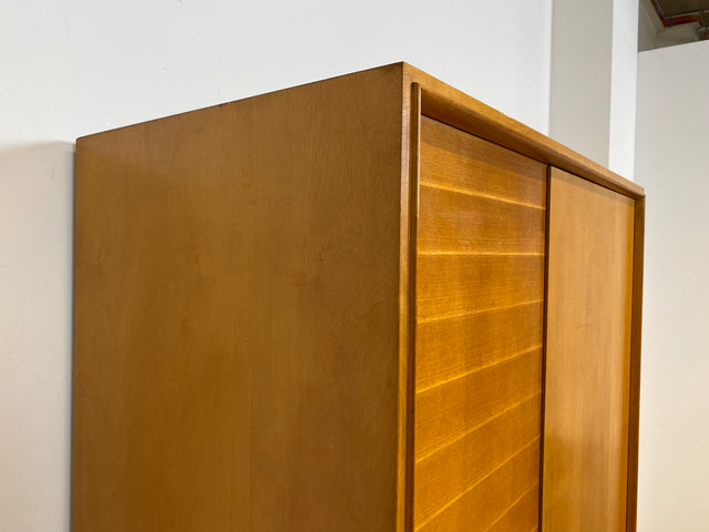 WMK Hochwertiger, stilvoller & sehr gut erhaltener heller 60er Jahre Mid-Century Kleiderschrank aus vollem Holz # Schrank Schlafzimmerschrank Flurschrank Garderobe Wäscheschrank Wardrobe Vintage 50er