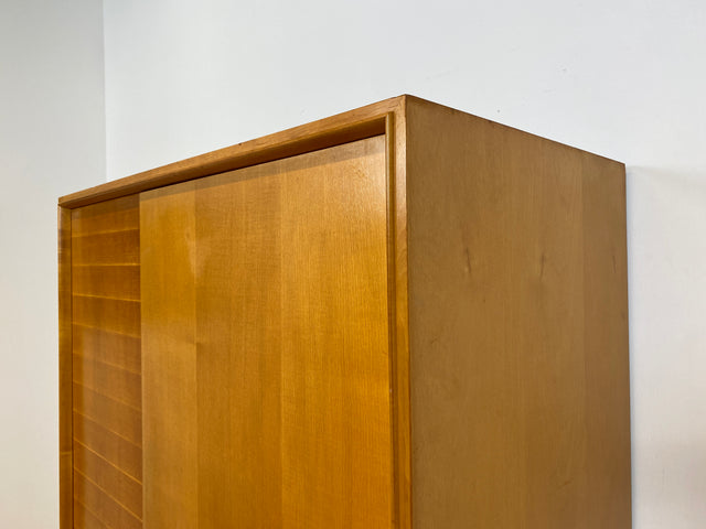 WMK Hochwertiger, stilvoller & sehr gut erhaltener heller 60er Jahre Mid-Century Kleiderschrank aus vollem Holz # Schrank Schlafzimmerschrank Flurschrank Garderobe Wäscheschrank Wardrobe Vintage 50er