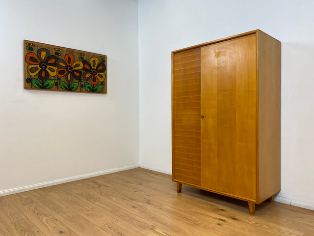 WMK Hochwertiger, stilvoller & sehr gut erhaltener heller 60er Jahre Mid-Century Kleiderschrank aus vollem Holz # Schrank Schlafzimmerschrank Flurschrank Garderobe Wäscheschrank Wardrobe Vintage 50er