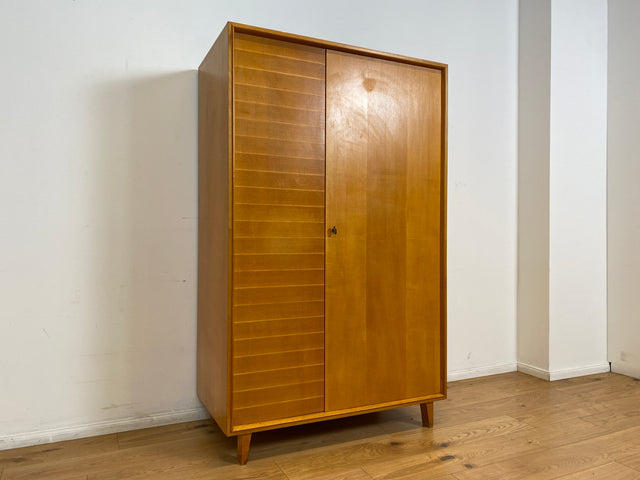 WMK Hochwertiger, stilvoller & sehr gut erhaltener heller 60er Jahre Mid-Century Kleiderschrank aus vollem Holz # Schrank Schlafzimmerschrank Flurschrank Garderobe Wäscheschrank Wardrobe Vintage 50er