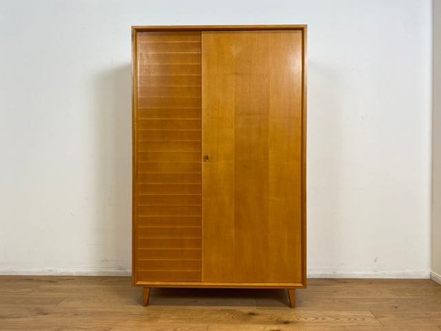WMK Hochwertiger, stilvoller & sehr gut erhaltener heller 60er Jahre Mid-Century Kleiderschrank aus vollem Holz # Schrank Schlafzimmerschrank Flurschrank Garderobe Wäscheschrank Wardrobe Vintage 50er