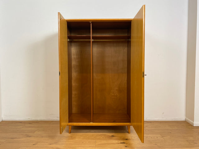 WMK Hochwertiger, stilvoller & sehr gut erhaltener heller 60er Jahre Mid-Century Kleiderschrank aus vollem Holz # Schrank Schlafzimmerschrank Flurschrank Garderobe Wäscheschrank Wardrobe Vintage 50er