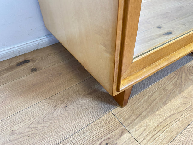 WMK Stilvoller & gut erhaltener heller 60er Jahre Mid-Century Wäscheschrank aus vollem Holz mit Spiegeltür # Schrank Schlafzimmerschrank Flurschrank Spiegelschrank Kleiderschrank Wardrobe Vintage 50er