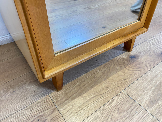 WMK Stilvoller & gut erhaltener heller 60er Jahre Mid-Century Wäscheschrank aus vollem Holz mit Spiegeltür # Schrank Schlafzimmerschrank Flurschrank Spiegelschrank Kleiderschrank Wardrobe Vintage 50er
