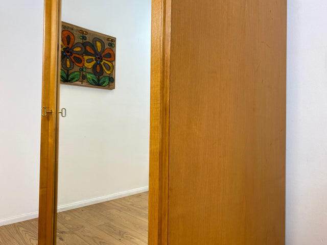 WMK Stilvoller & gut erhaltener heller 60er Jahre Mid-Century Wäscheschrank aus vollem Holz mit Spiegeltür # Schrank Schlafzimmerschrank Flurschrank Spiegelschrank Kleiderschrank Wardrobe Vintage 50er