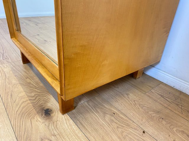 WMK Stilvoller & gut erhaltener heller 60er Jahre Mid-Century Wäscheschrank aus vollem Holz mit Spiegeltür # Schrank Schlafzimmerschrank Flurschrank Spiegelschrank Kleiderschrank Wardrobe Vintage 50er