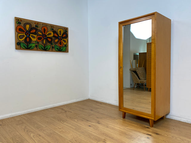 WMK Stilvoller & gut erhaltener heller 60er Jahre Mid-Century Wäscheschrank aus vollem Holz mit Spiegeltür # Schrank Schlafzimmerschrank Flurschrank Spiegelschrank Kleiderschrank Wardrobe Vintage 50er