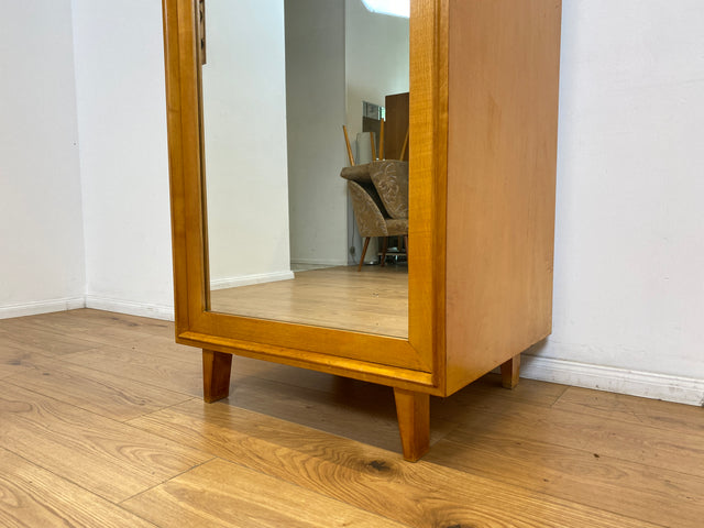 WMK Stilvoller & gut erhaltener heller 60er Jahre Mid-Century Wäscheschrank aus vollem Holz mit Spiegeltür # Schrank Schlafzimmerschrank Flurschrank Spiegelschrank Kleiderschrank Wardrobe Vintage 50er