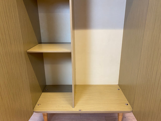 WMK I Sehr gut erhaltener und perfekt aufgeteilter heller 70er Jahre Kleiderschrank von VEB Hellerau
