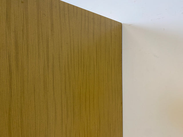 WMK I Sehr gut erhaltener und perfekt aufgeteilter heller 70er Jahre Kleiderschrank von VEB Hellerau