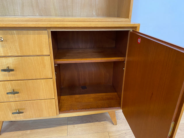 WMK # Hochwertiger & gut erhaltener heller Mid-Century Bücherschrank von Musterring aus vollem Holz mit Schubladen & Messinggriffen # Bücherregal Regal Kommode Sideboard Wohnzimmerschrank 60er Vintage