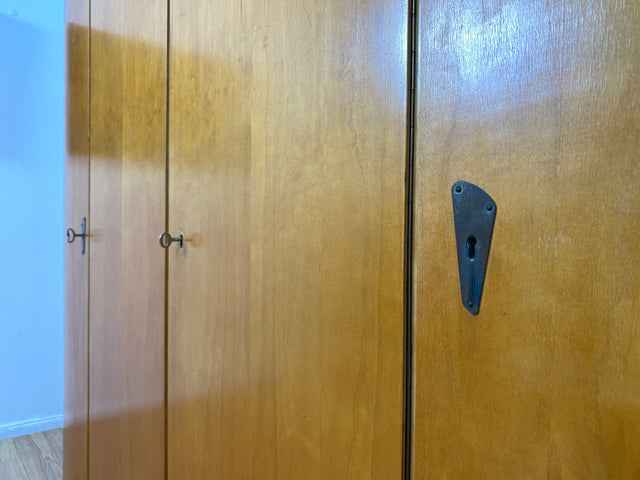 WMK I Versand 85€ I Formschöner heller Mid-Century Kleiderschrank aus vollem Holz I Schrank Schlafzimmerschrank Wäscheschrank Wardrobe 50er 60er Vintage I Berlin Düsseldorf Magdeburg Bayern Hannover