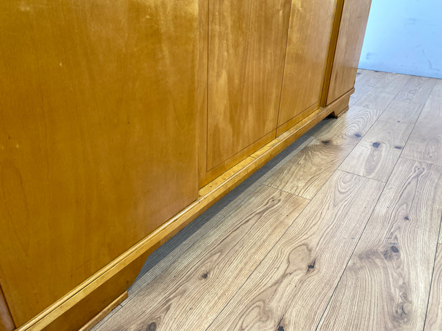 WMK I Hochwertiger und perfekt aufgeteilter heller Mid-Century Kleiderschrank aus vollem Holz mit Schubladen, DDR 1956 I Schrank Schlafzimmerschrank Wäscheschrank Wardrobe Vintage Berlin Köln Dresden