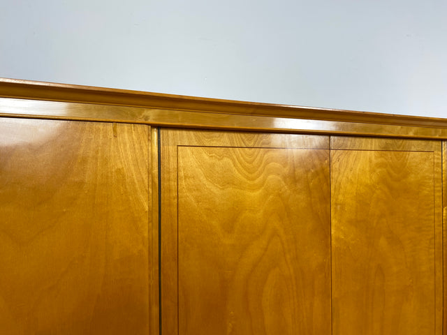 WMK I Hochwertiger und perfekt aufgeteilter heller Mid-Century Kleiderschrank aus vollem Holz mit Schubladen, DDR 1956 I Schrank Schlafzimmerschrank Wäscheschrank Wardrobe Vintage Berlin Köln Dresden