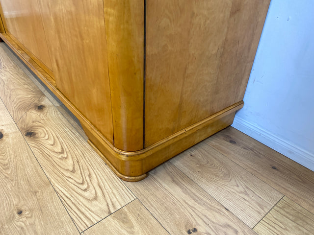 WMK I Hochwertiger und perfekt aufgeteilter heller Mid-Century Kleiderschrank aus vollem Holz mit Schubladen, DDR 1956 I Schrank Schlafzimmerschrank Wäscheschrank Wardrobe Vintage Berlin Köln Dresden