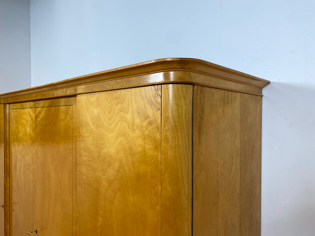 WMK I Hochwertiger und perfekt aufgeteilter heller Mid-Century Kleiderschrank aus vollem Holz mit Schubladen, DDR 1956 I Schrank Schlafzimmerschrank Wäscheschrank Wardrobe Vintage Berlin Köln Dresden