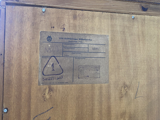 WMK I Hochwertiger und perfekt aufgeteilter heller Mid-Century Kleiderschrank aus vollem Holz mit Schubladen, DDR 1956 I Schrank Schlafzimmerschrank Wäscheschrank Wardrobe Vintage Berlin Köln Dresden