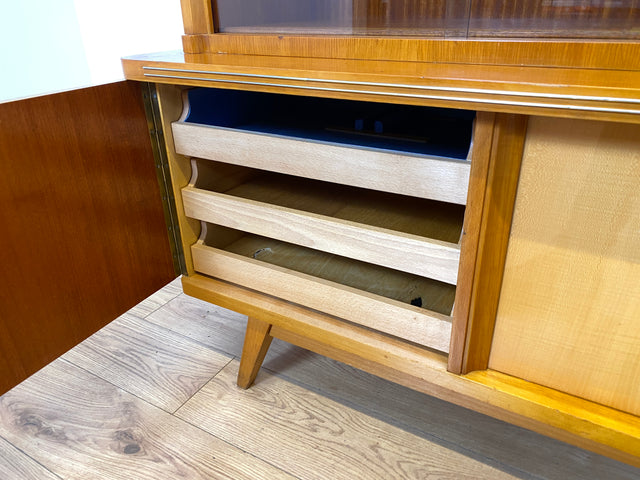 WMK I Besonders schöner heller Mid-Century Wohnzimmerschrank "Berlin" mit Vitrine und Glasböden I Schrank Highboard Anrichte Wohnwand Buffet Cabinet Sideboard Vintage 50er 60er München Köln Dresden