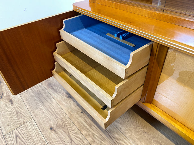 WMK I Besonders schöner heller Mid-Century Wohnzimmerschrank "Berlin" mit Vitrine und Glasböden I Schrank Highboard Anrichte Wohnwand Buffet Cabinet Sideboard Vintage 50er 60er München Köln Dresden