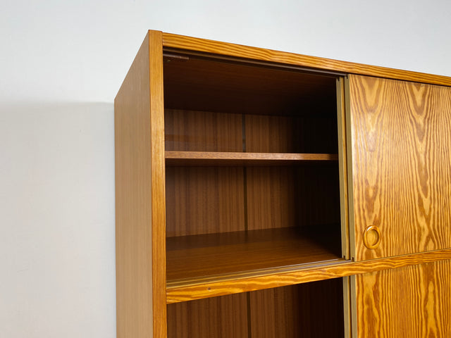 WMK # Stilvoller und sehr gut erhaltener heller skandinavischer Kleiderschrank mit Schiebetüren und geräumigen Aufsatz # Schrank großer Schlafzimmerschrank Wäscheschrank Wardrobe Danish Design Vintage