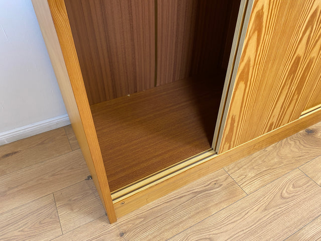 WMK # Stilvoller und sehr gut erhaltener heller skandinavischer Kleiderschrank mit Schiebetüren und geräumigen Aufsatz # Schrank großer Schlafzimmerschrank Wäscheschrank Wardrobe Danish Design Vintage