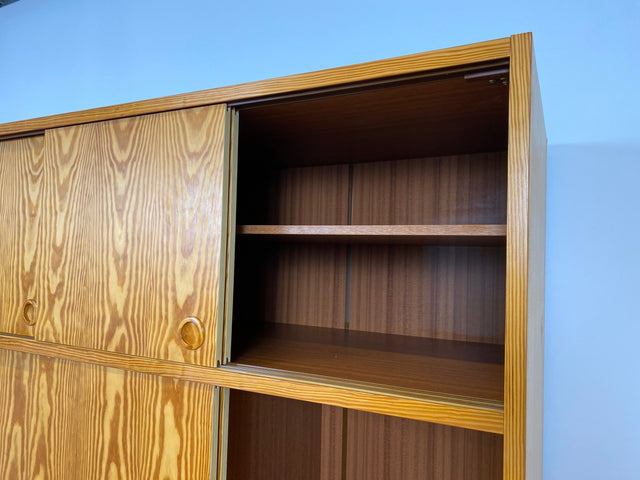 WMK # Stilvoller und sehr gut erhaltener heller skandinavischer Kleiderschrank mit Schiebetüren und geräumigen Aufsatz # Schrank großer Schlafzimmerschrank Wäscheschrank Wardrobe Danish Design Vintage