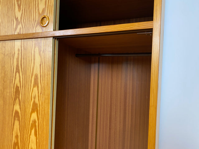 WMK # Stilvoller und sehr gut erhaltener heller skandinavischer Kleiderschrank mit Schiebetüren und geräumigen Aufsatz # Schrank großer Schlafzimmerschrank Wäscheschrank Wardrobe Danish Design Vintage