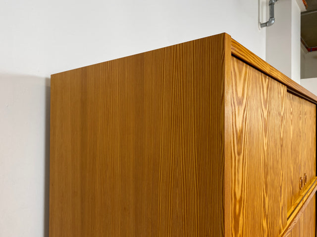 WMK # Stilvoller und sehr gut erhaltener heller skandinavischer Kleiderschrank mit Schiebetüren und geräumigen Aufsatz # Schrank großer Schlafzimmerschrank Wäscheschrank Wardrobe Danish Design Vintage