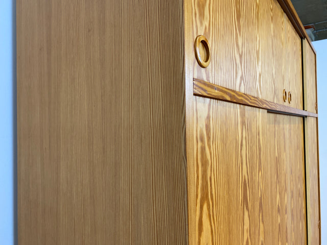 WMK # Stilvoller und sehr gut erhaltener heller skandinavischer Kleiderschrank mit Schiebetüren und geräumigen Aufsatz # Schrank großer Schlafzimmerschrank Wäscheschrank Wardrobe Danish Design Vintage
