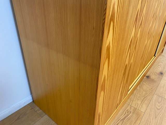 WMK # Stilvoller und sehr gut erhaltener heller skandinavischer Kleiderschrank mit Schiebetüren und geräumigen Aufsatz # Schrank großer Schlafzimmerschrank Wäscheschrank Wardrobe Danish Design Vintage