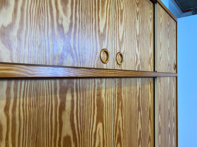 WMK # Stilvoller und sehr gut erhaltener heller skandinavischer Kleiderschrank mit Schiebetüren und geräumigen Aufsatz # Schrank großer Schlafzimmerschrank Wäscheschrank Wardrobe Danish Design Vintage