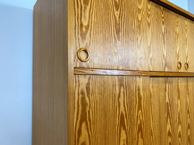 WMK # Stilvoller und sehr gut erhaltener heller skandinavischer Kleiderschrank mit Schiebetüren und geräumigen Aufsatz # Schrank großer Schlafzimmerschrank Wäscheschrank Wardrobe Danish Design Vintage