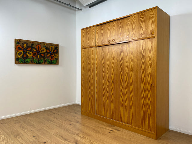 WMK # Stilvoller und sehr gut erhaltener heller skandinavischer Kleiderschrank mit Schiebetüren und geräumigen Aufsatz # Schrank großer Schlafzimmerschrank Wäscheschrank Wardrobe Danish Design Vintage