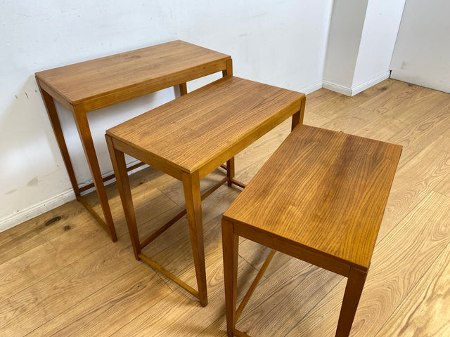 WMK I Stilvoller heller skandinavischer Mid-Century 3-in-1 Satztisch I Couchtisch Wohnzimmertisch Beistelltisch Side Coffee Nesting Table Blumen Tisch Bank Danish Design Vintage Berlin Leipzig Hamburg
