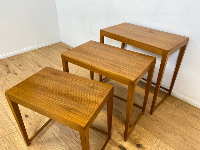 WMK I Stilvoller heller skandinavischer Mid-Century 3-in-1 Satztisch I Couchtisch Wohnzimmertisch Beistelltisch Side Coffee Nesting Table Blumen Tisch Bank Danish Design Vintage Berlin Leipzig Hamburg