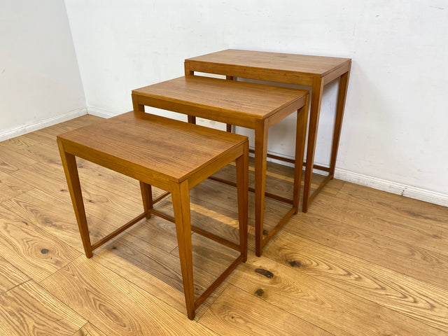 WMK I Stilvoller heller skandinavischer Mid-Century 3-in-1 Satztisch I Couchtisch Wohnzimmertisch Beistelltisch Side Coffee Nesting Table Blumen Tisch Bank Danish Design Vintage Berlin Leipzig Hamburg