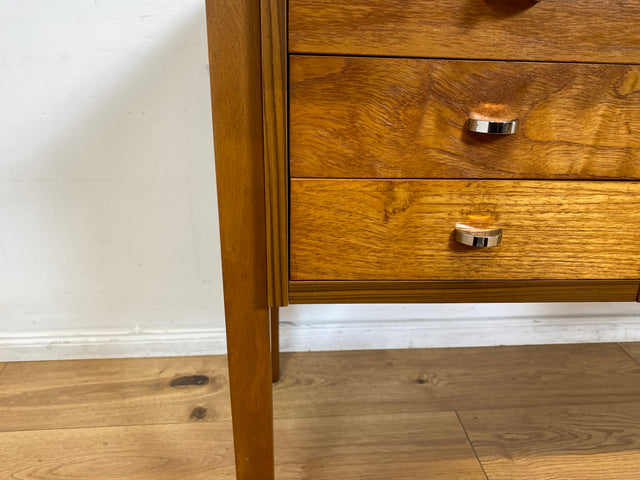 WMK # Minimalistischer heller skandinavischer Vintage Schreibtisch in Teakholz , freistellend, mit 6 Schubladen und Chrom Griffen I Desk Arbeitstisch Bürotisch Danish Design Teak Berlin Bayern Dessau
