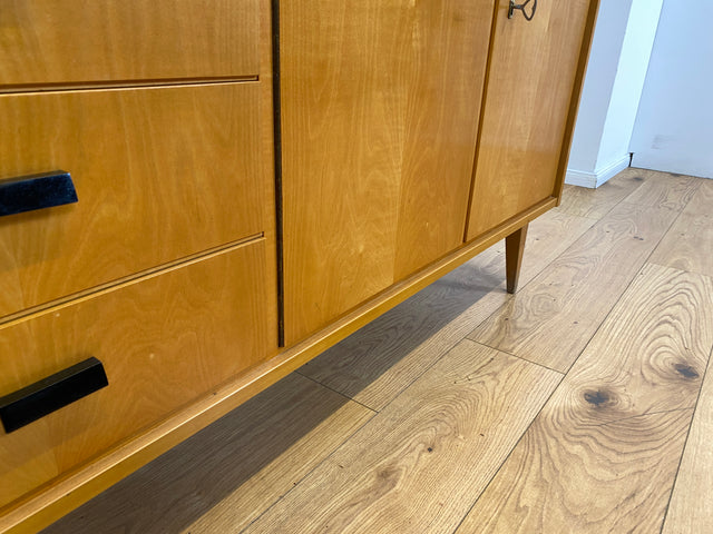 WMK I Versand 85€ I Stilvolles helles Mid-Century Sideboard mit Schubladen von VEB Südthüringer Möbelwerken, 1965 I Kommode Schrank Anrichte TV Bank Lowboard Cabinet 60er Vintage DDR Berlin Köln Trier